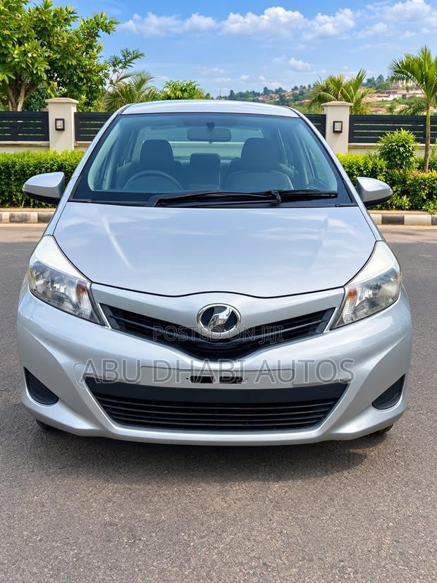 Toyota Vitz 1.0 FWD 5dr 2013 Silver