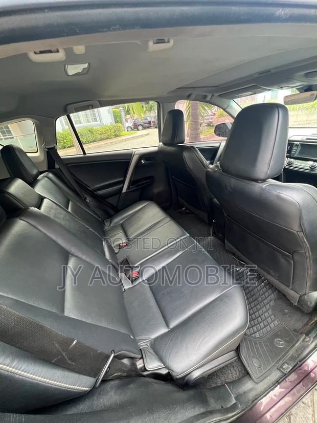 Toyota RAV4 Limited AWD (2.5L 4cyl 6A) 2017