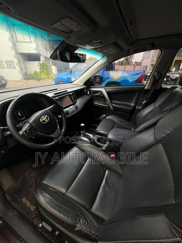 Toyota RAV4 Limited AWD (2.5L 4cyl 6A) 2017