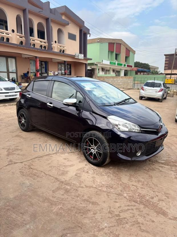 Toyota Vitz 1.0 FWD 5dr 2015 Brown