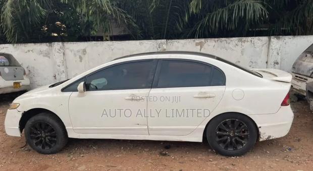 Honda Civic 1.8 DX-VP Automatic 2009 White