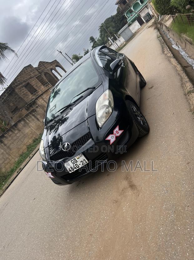 Toyota Vitz 1.0 FWD 5dr 2010 Black