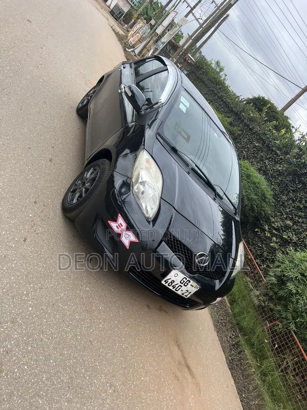 Toyota Vitz 1.0 FWD 5dr 2010 Black