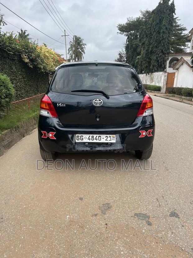 Toyota Vitz 1.0 FWD 5dr 2010 Black