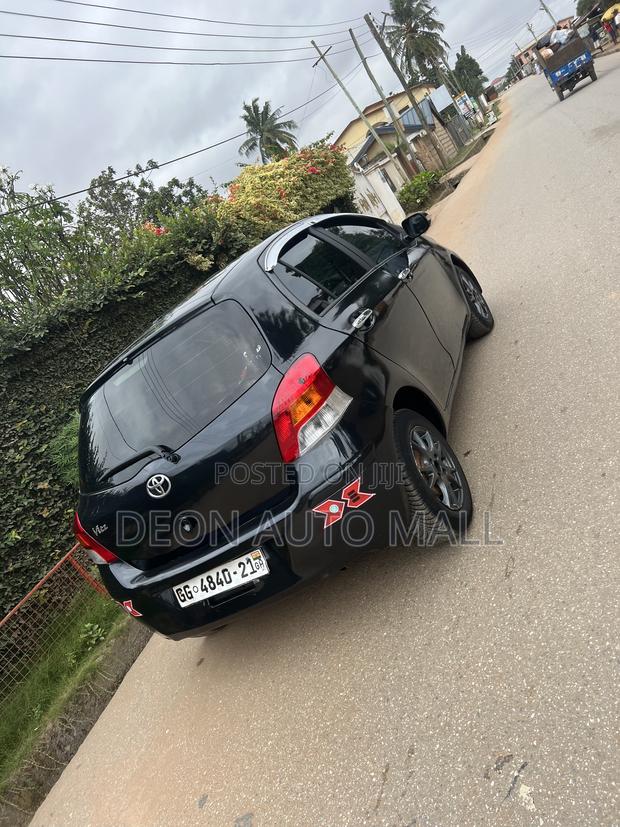 Toyota Vitz 1.0 FWD 5dr 2010 Black
