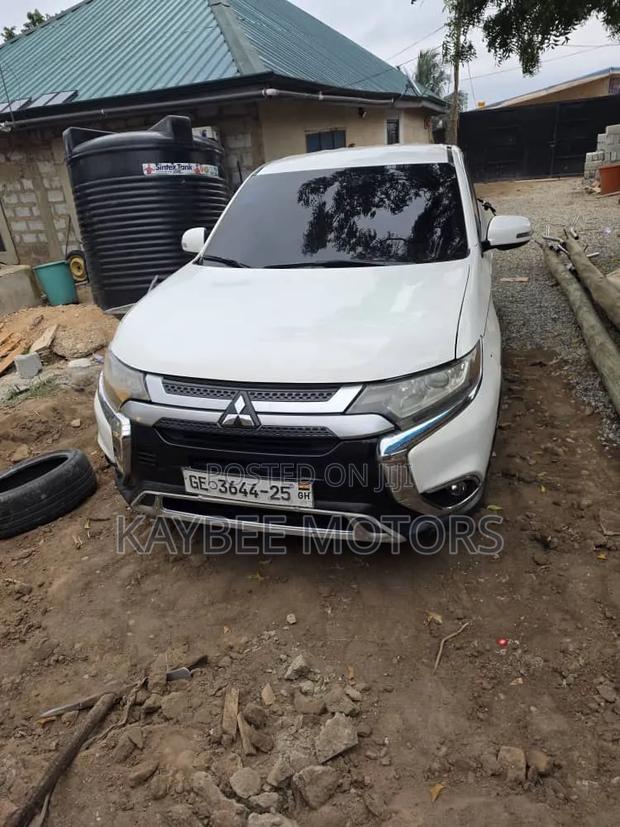 Mitsubishi Outlander 2018 White