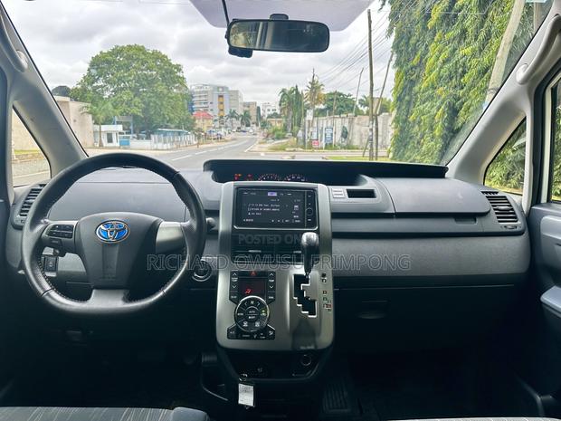 Toyota Voxy 2012 White