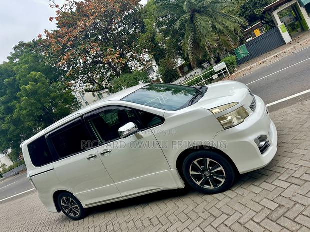 Toyota Voxy 2012 White