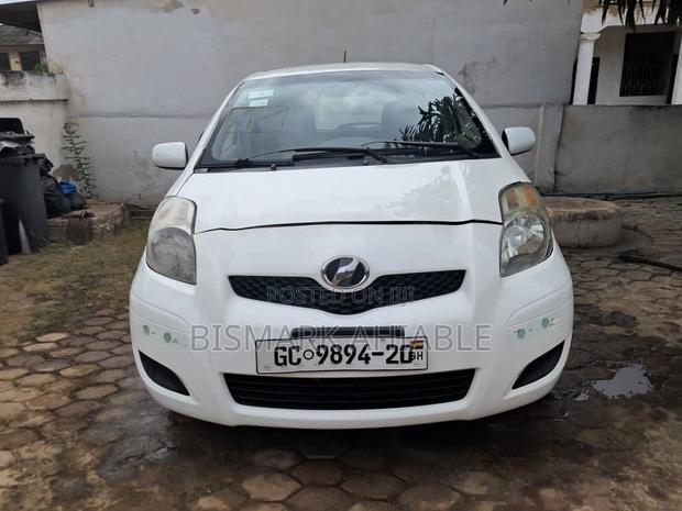 Toyota Vitz 1.0 FWD 5dr 2010 White