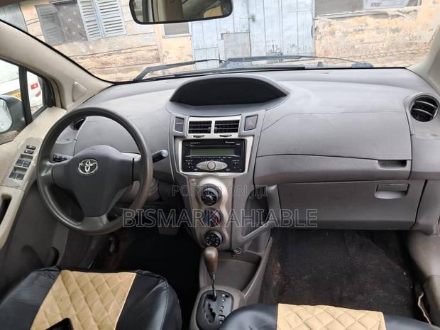 Toyota Vitz 1.0 FWD 5dr 2010 White