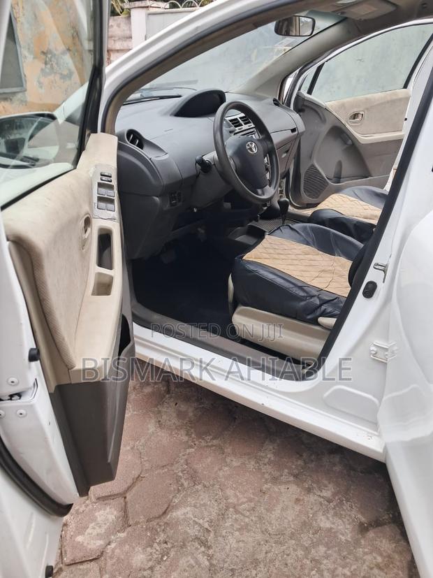 Toyota Vitz 1.0 FWD 5dr 2010 White