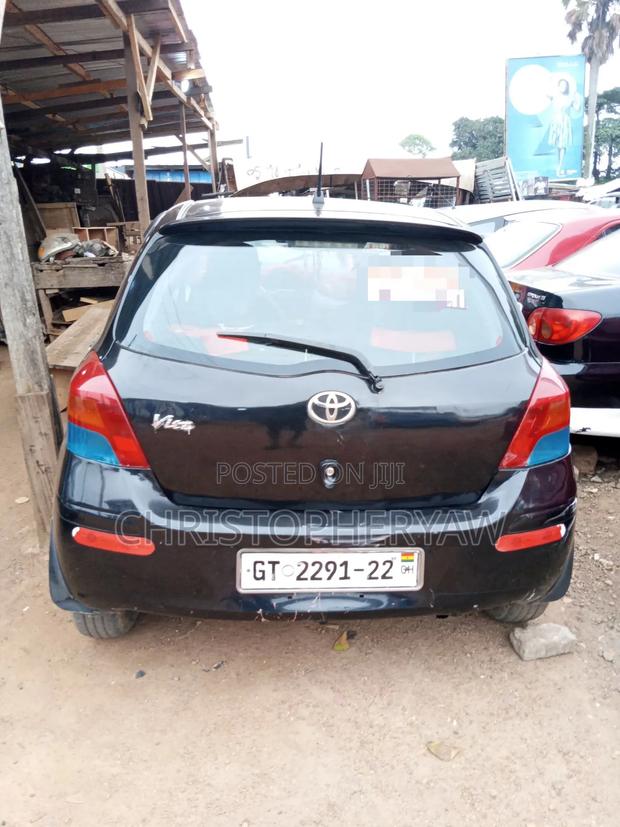Toyota Vitz 2010 Black