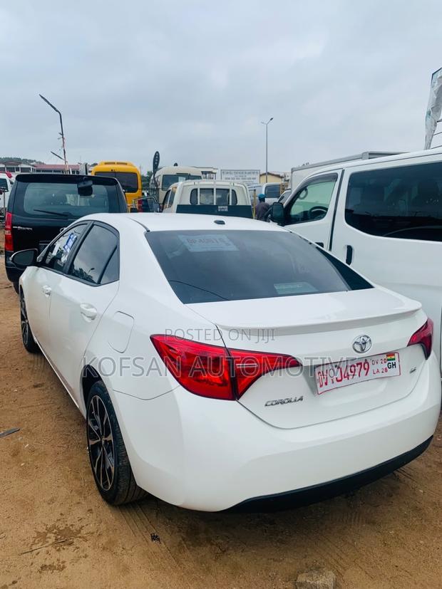 Toyota Corolla SE (1.8L 4cyl 2A) 2019 White