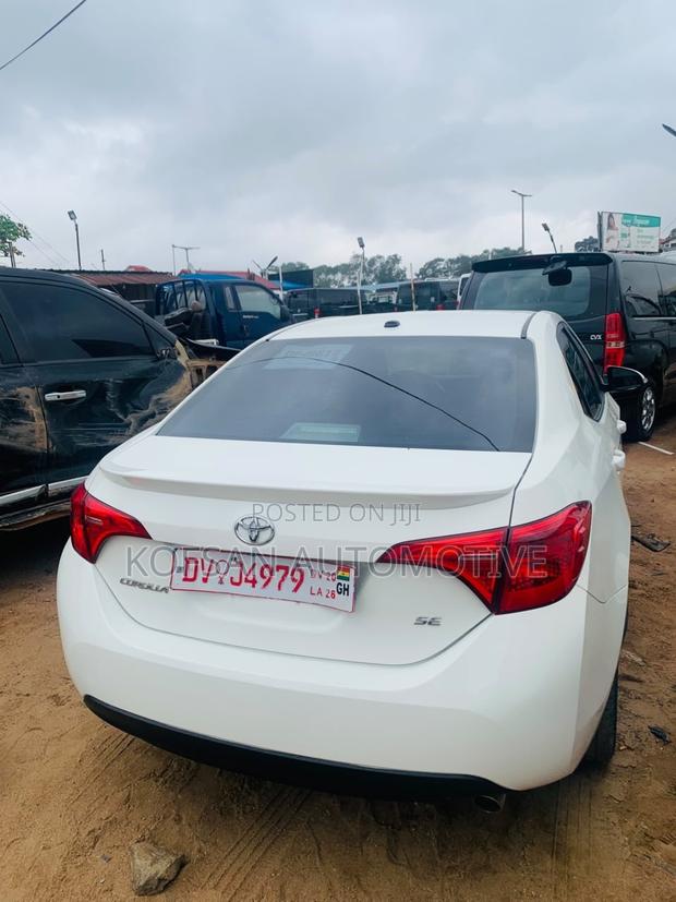 Toyota Corolla SE (1.8L 4cyl 2A) 2019 White
