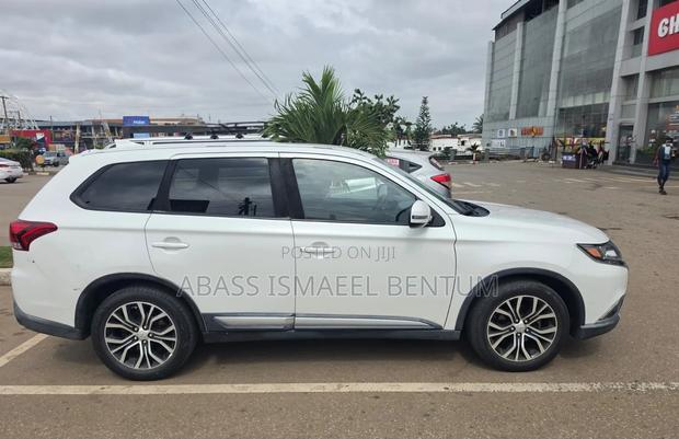 Mitsubishi Outlander SE FWD 2017 White