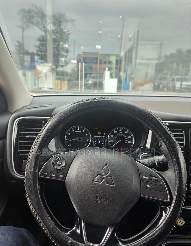 Mitsubishi Outlander SE FWD 2017 White