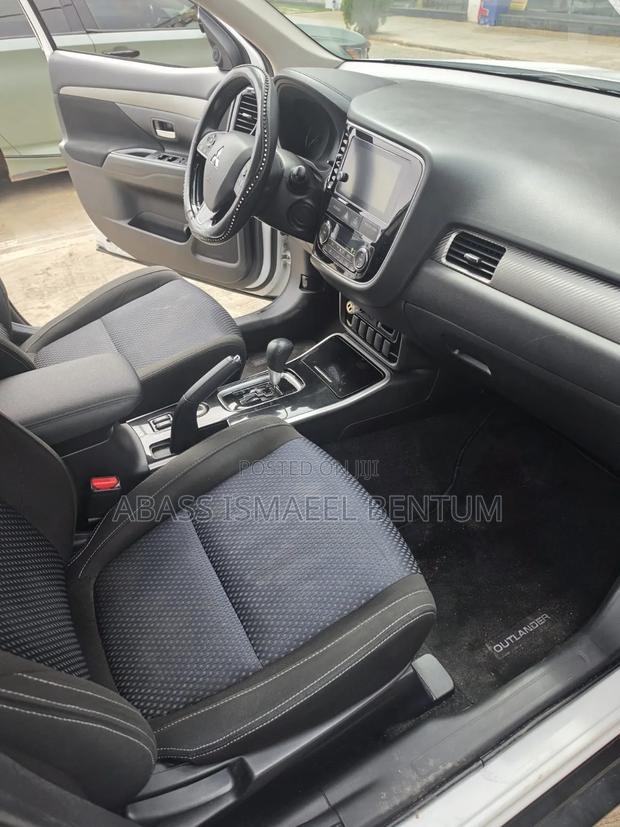 Mitsubishi Outlander SE FWD 2017 White