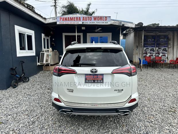 Toyota RAV4 XLE 4dr SUV AWD (2.5L 4cyl 6A) 2018 White