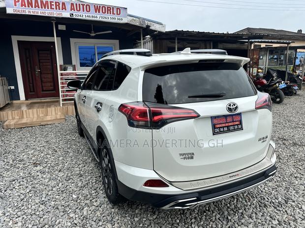 Toyota RAV4 XLE 4dr SUV AWD (2.5L 4cyl 6A) 2018 White