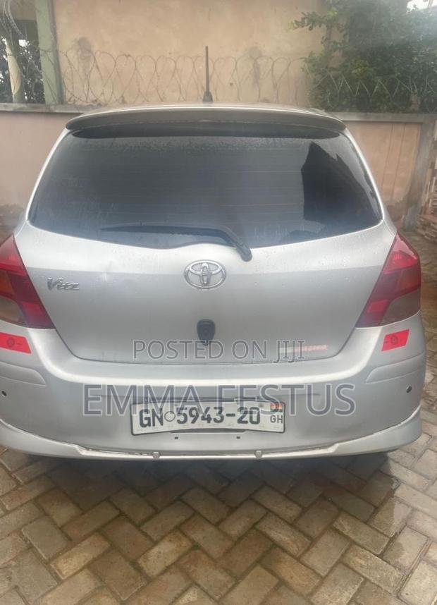 Toyota Vitz 1.0 FWD 5dr 2010 Silver