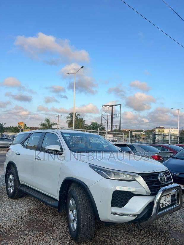Toyota Fortuner 2.7 AWD 2021 White