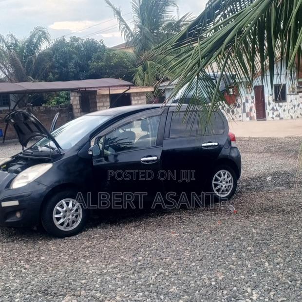 Toyota Vitz 2009 Black