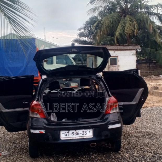 Toyota Vitz 2009 Black