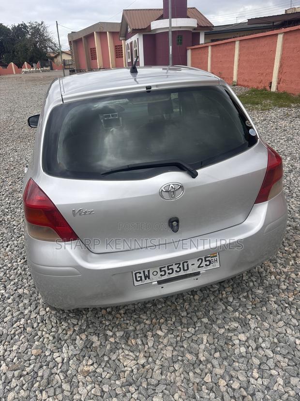 Toyota Vitz 1.3 FWD 5dr 2010 Silver