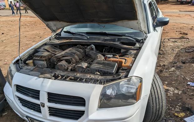 Dodge Magnum SXT 2006 White