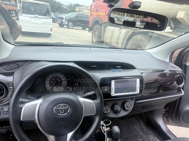 Toyota Vitz 1.3 FWD 5dr 2015 Brown