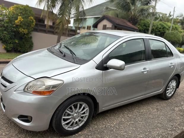 Toyota Yaris 2010 Silver