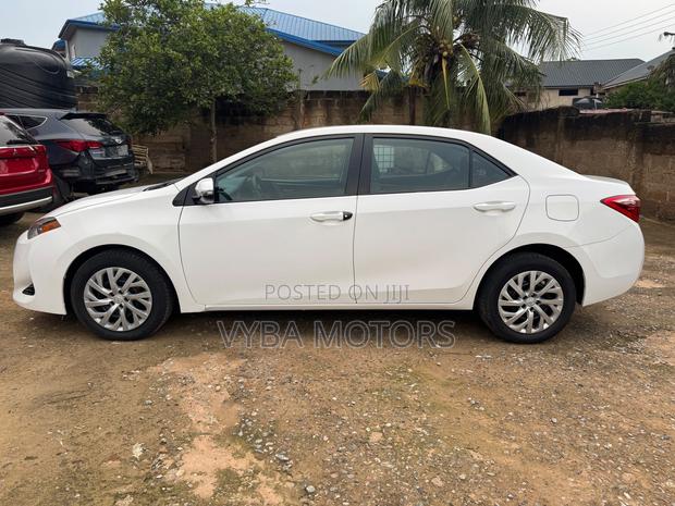 Toyota Corolla LE Eco (1.8L 4cyl 2A) 2019 White