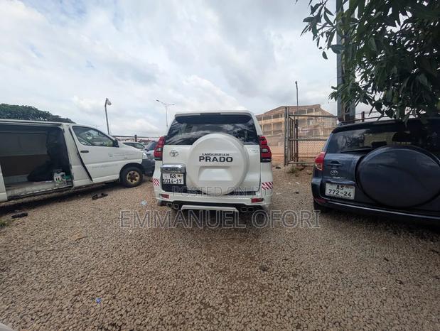 Toyota Land Cruiser Prado 2012 White