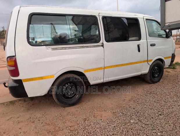 Hyundai Porter II 2004 White