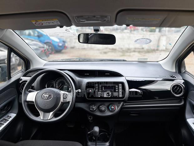 Toyota Vitz 2015 Yellow