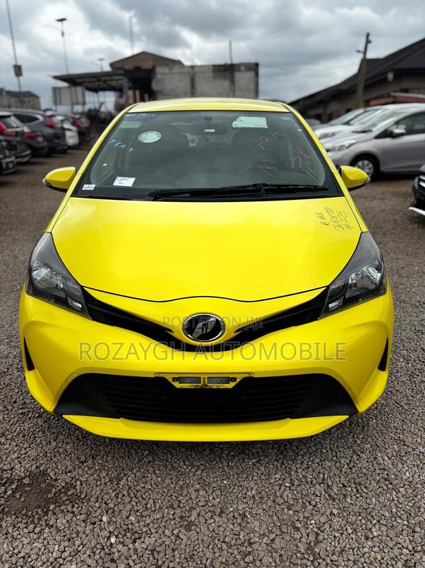 Toyota Vitz 2015 Yellow