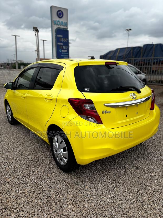 Toyota Vitz 2015 Yellow