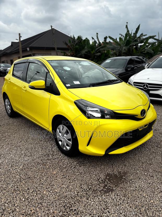 Toyota Vitz 2015 Yellow