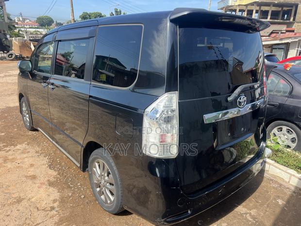Toyota Voxy 2013 Black