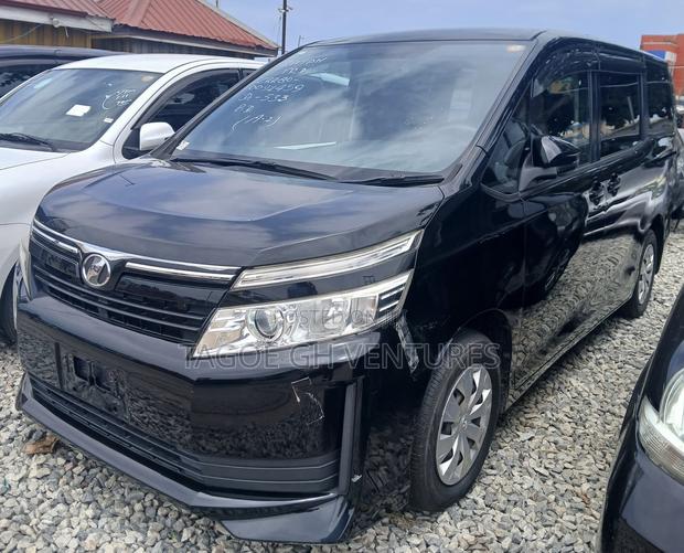 Toyota Voxy 2015 Black