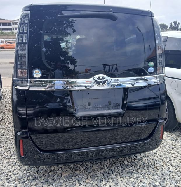 Toyota Voxy 2015 Black