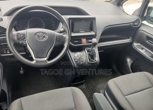Toyota Voxy 2015 Black