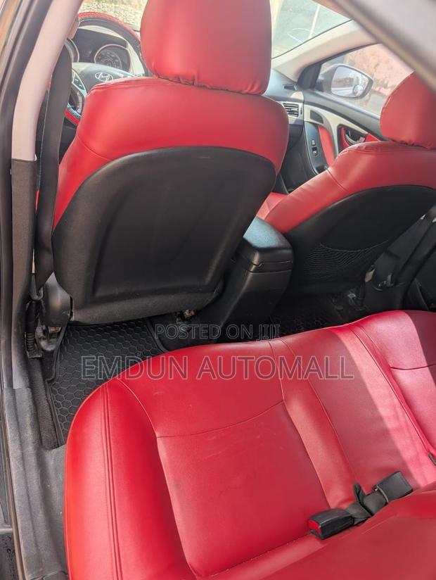 Hyundai Elantra Limited Sedan FWD (1.8L 4cyl 6A) 2013 Black