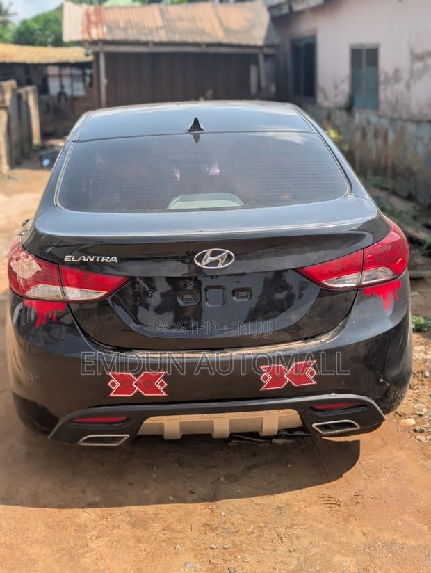 Hyundai Elantra Limited Sedan FWD (1.8L 4cyl 6A) 2013 Black