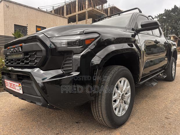 Toyota Tacoma 2024 Black