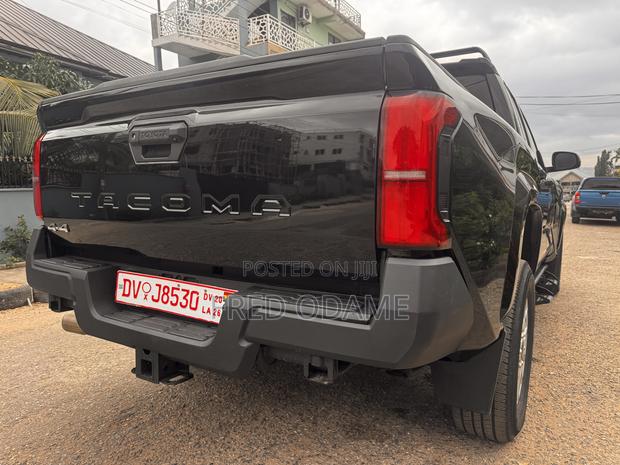 Toyota Tacoma 2024 Black