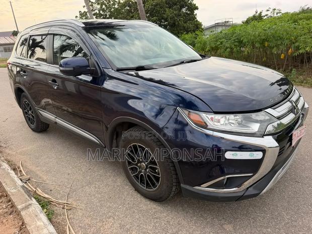 Mitsubishi Outlander 2019 Blue