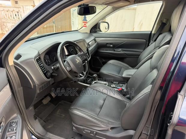 Mitsubishi Outlander 2019 Blue