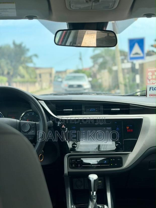 Toyota Corolla LE Eco (1.8L 4cyl 2A) 2019 Red