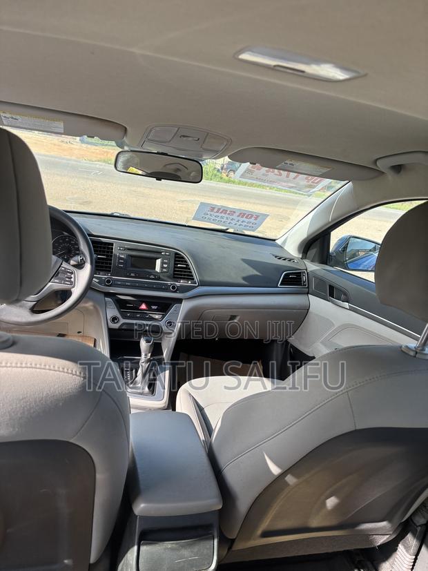 Hyundai Elantra SE Sedan FWD (2.0L 4cyl 6M) 2017 Blue